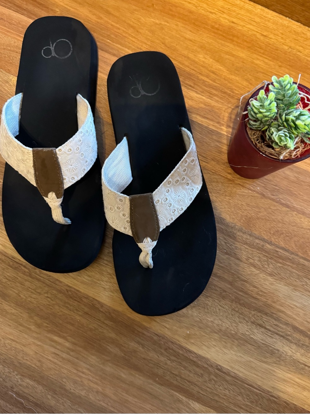 OP Women’s | Black Flip Flops | Cream Islet Lace & Leather Straps | Size 11